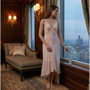 Large JW Sleep Vintage Style Nightgown Hollywood Glamour Luxurious Appliqué